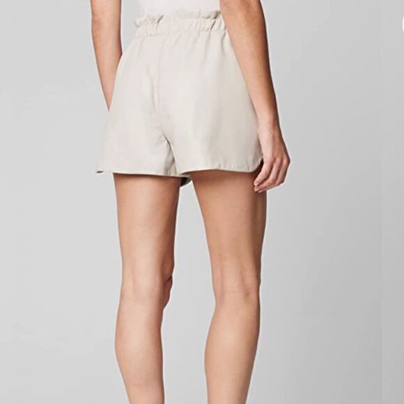 NWT Blank NYC Elastic Waist Ivory Faux Leather Short - Picture 4 of 4